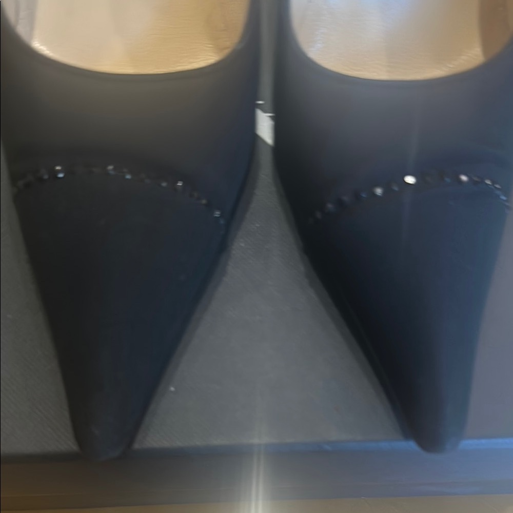 CHANEL Black Pointed Toe Heels. Super elegant and comfortable 3.75 inch heel. - Picture 4 of 8